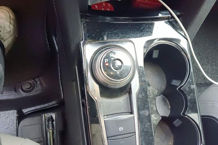 Used Ford Escape 2020 EcoBoost 245 Four-Wheel Drive Titanium Edition Gear Lever