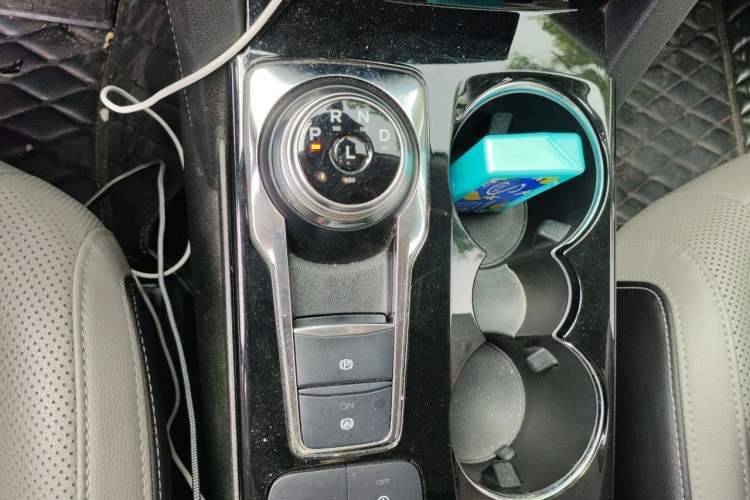 Used Ford Escape 2020 EcoBoost 245 Four-Wheel Drive Luxury Edition Gear Lever