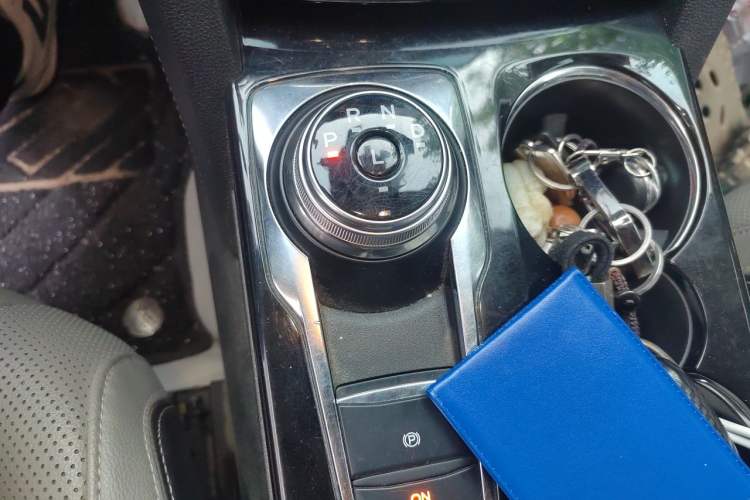 Used Ford Escape 2020 EcoBoost 245 Four-Wheel Drive Titanium Edition Gear Lever