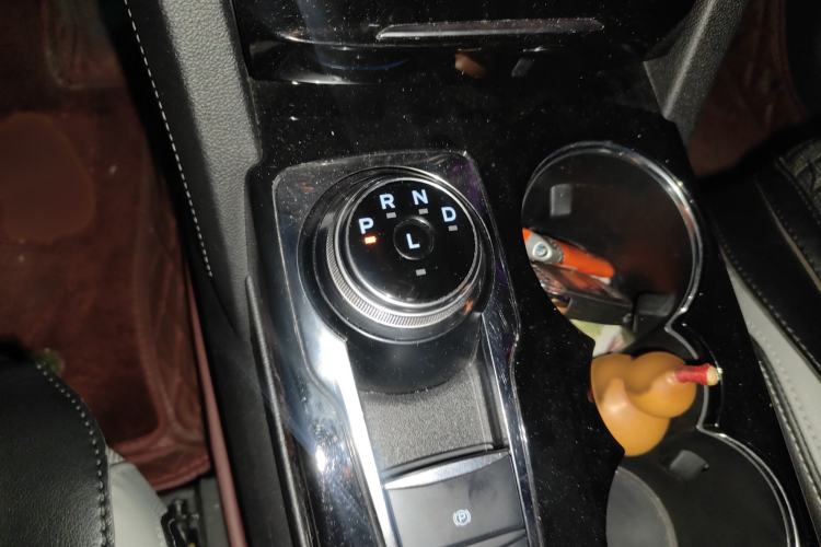 Used Ford Escape 2020 EcoBoost 245 Four-Wheel Drive Titanium Edition Gear Lever