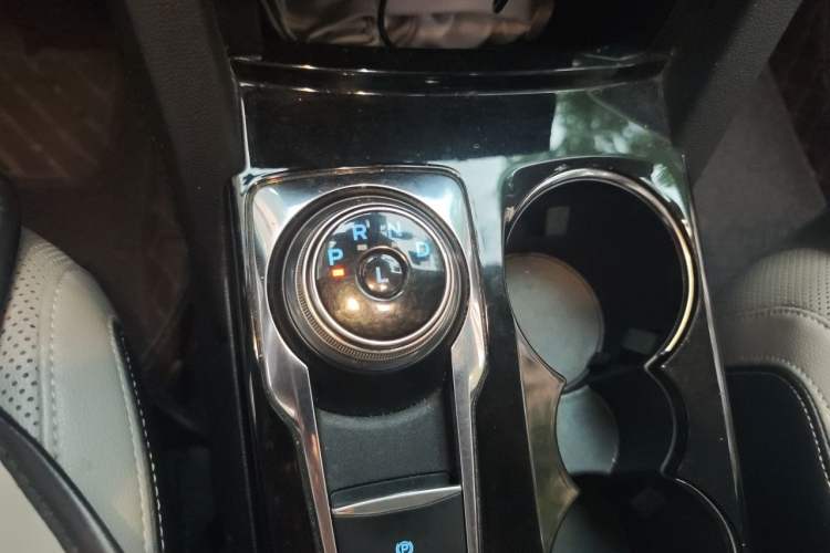 Used Ford Escape 2020 EcoBoost 245 Two-Wheel Drive Smart & Enjoyment Model Gear Lever