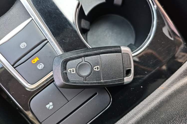 Used Ford Escape 2020 EcoBoost 245 Four-Wheel Drive Titanium Edition Interior 1