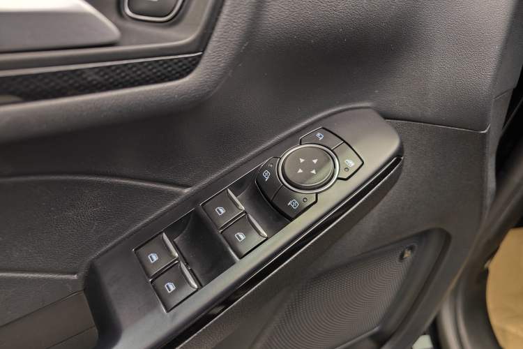 Used Ford Escape 2020 EcoBoost 245 Four-Wheel Drive ST-LINE Deluxe Edition Interior 13