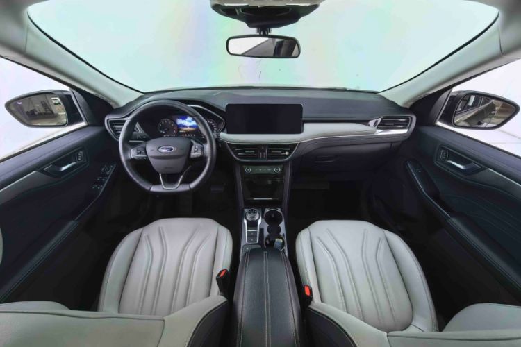 Used Ford Escape 2020 EcoBoost 245 Two-Wheel-Drive Comfort Edition Interior 2