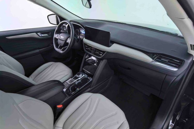 Used Ford Escape 2020 EcoBoost 245 Two-Wheel-Drive Comfort Edition Interior 3