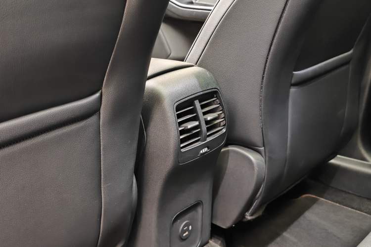 Used Ford Escape 2020 EcoBoost 245 Four-Wheel Drive ST-LINE Deluxe Edition Interior 3