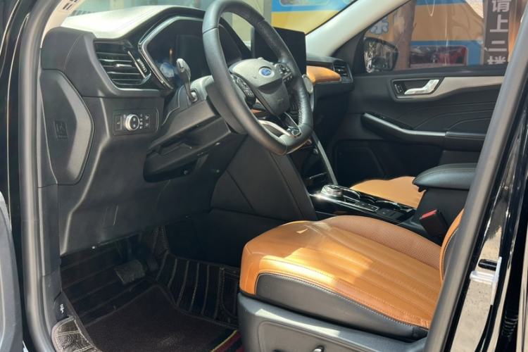 Used Ford Escape 2020 EcoBoost 245 Four-Wheel Drive Luxury Edition Interior 3