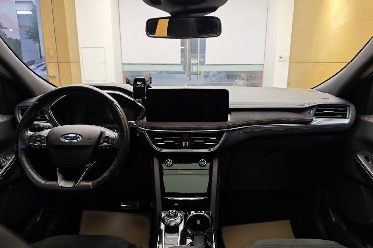 Used Ford Escape 2020 EcoBoost 245 Four-Wheel Drive ST-LINE Deluxe Edition Interior 4