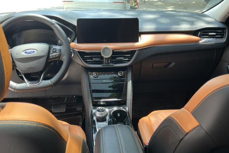 Used Ford Escape 2020 EcoBoost 245 Four-Wheel Drive Luxury Edition Interior 5