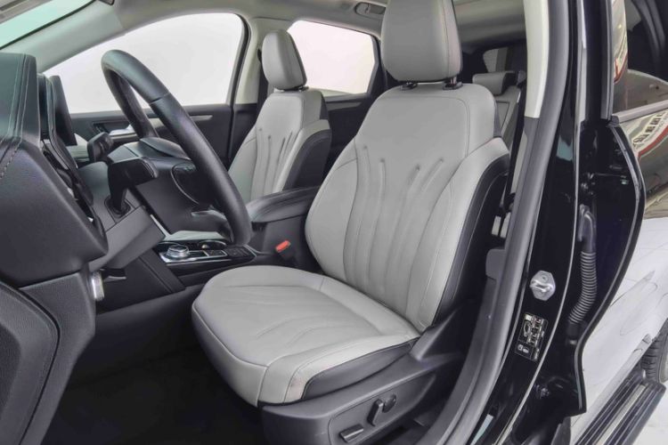 Used Ford Escape 2020 EcoBoost 245 Two-Wheel-Drive Comfort Edition Interior 6