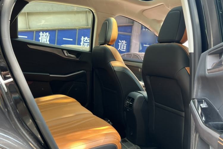 Used Ford Escape 2020 EcoBoost 245 Four-Wheel Drive Luxury Edition Interior 6