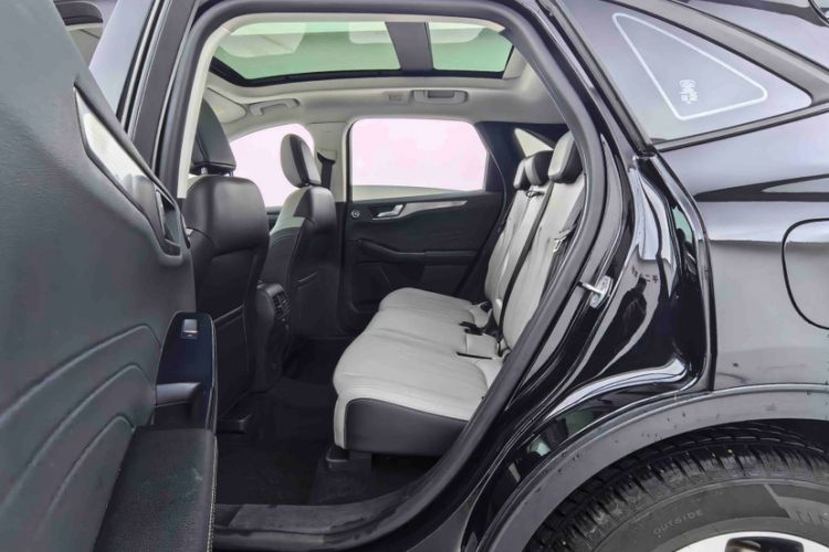 Used Ford Escape 2020 EcoBoost 245 Two-Wheel-Drive Comfort Edition Interior 7