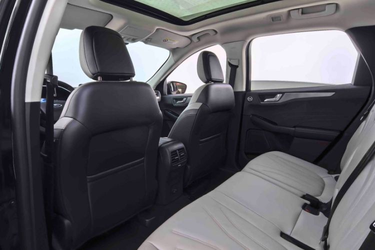 Used Ford Escape 2020 EcoBoost 245 Two-Wheel-Drive Comfort Edition Interior 8