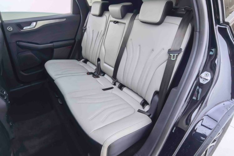 Used Ford Escape 2020 EcoBoost 245 Two-Wheel-Drive Comfort Edition Interior 9