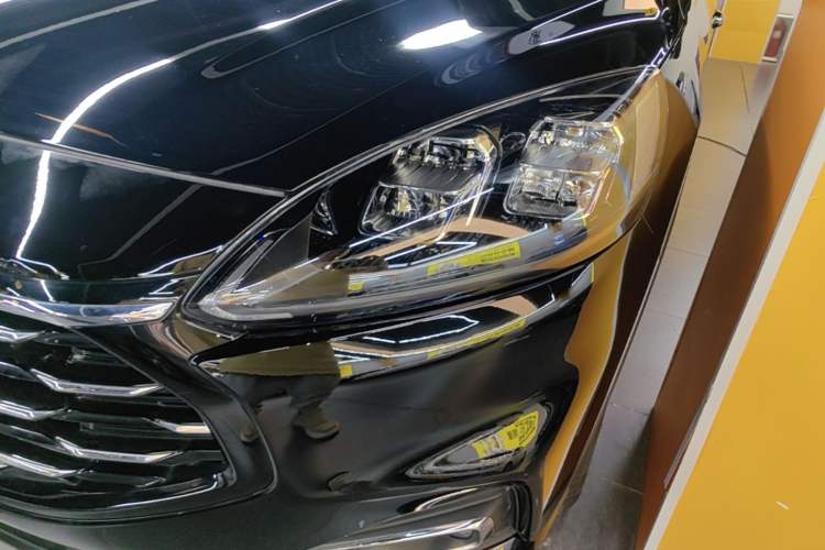 Used Ford Escape 2020 EcoBoost 245 Two-Wheel-Drive Titanium Edition Left Front Headlight