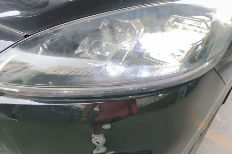 Used Ford Escape 2020 EcoBoost 245 Four-Wheel Drive Luxury Edition Left Front Headlight