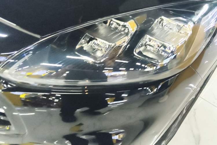 Used Ford Escape 2020 EcoBoost 245 Four-Wheel Drive Luxury Edition Left Front Headlight