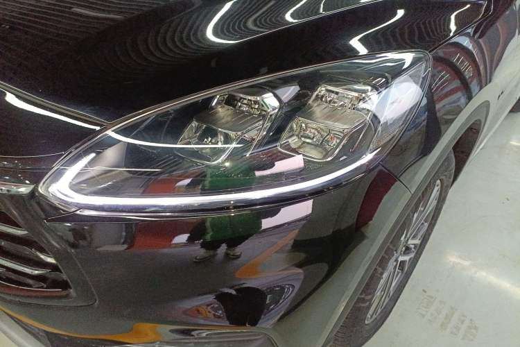 Used Ford Escape 2020 EcoBoost 245 Two-Wheel-Drive Titanium Edition Left Front Headlight