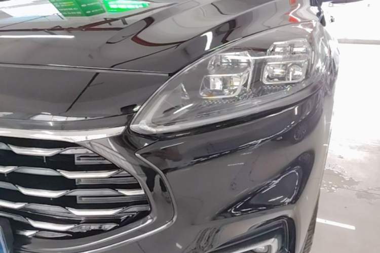Used Ford Escape 2020 EcoBoost 245 Two-Wheel-Drive Titanium Edition Left Front Headlight