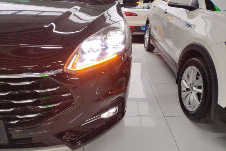 Used Ford Escape 2020 EcoBoost 245 Two-Wheel-Drive Titanium Edition Left Front Headlight