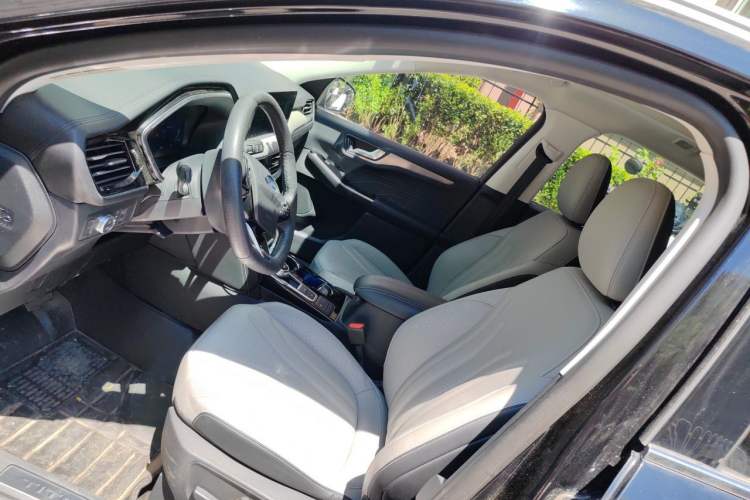 Used Ford Escape 2020 EcoBoost 245 Four-Wheel Drive Luxury Edition Left Front Seat