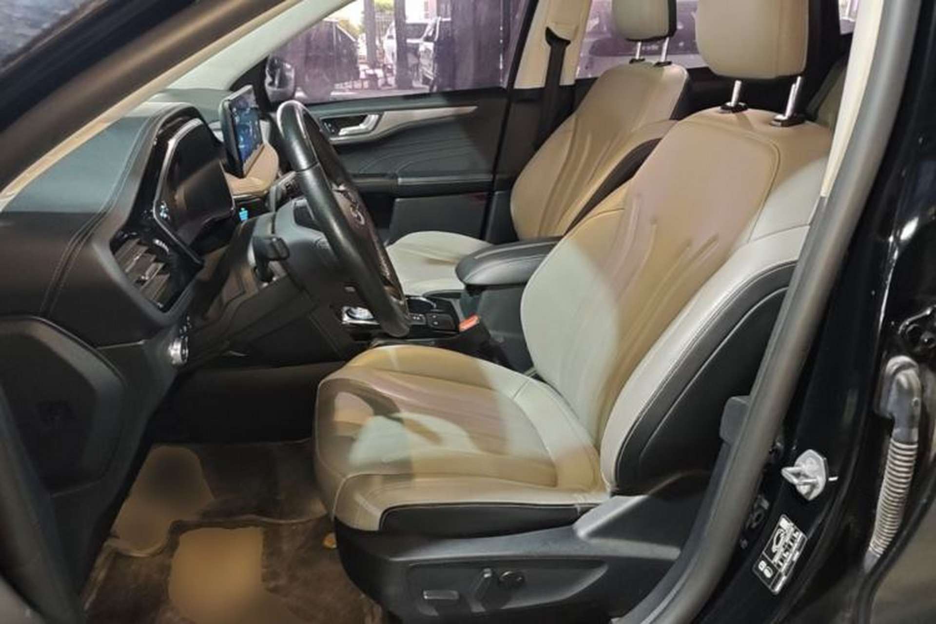 Used Ford Escape 2020 EcoBoost 245 Two-Wheel-Drive Comfort Edition Left Front Seat