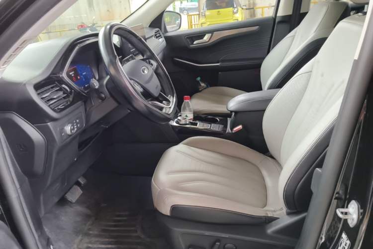 Used Ford Escape 2020 EcoBoost 245 Four-Wheel Drive Luxury Edition Left Front Seat