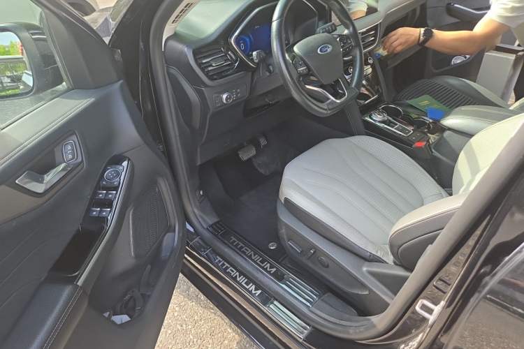 Used Ford Escape 2020 EcoBoost 245 Four-Wheel Drive Luxury Edition Left Front Seat