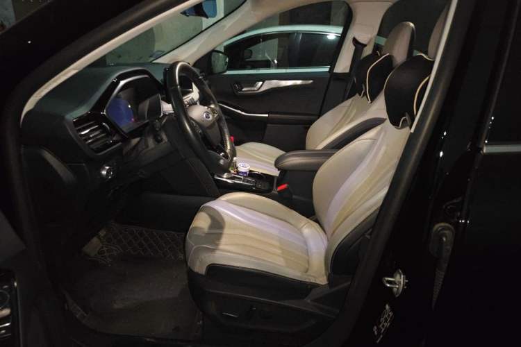 Used Ford Escape 2020 EcoBoost 245 Four-Wheel Drive Luxury Edition Left Front Seat