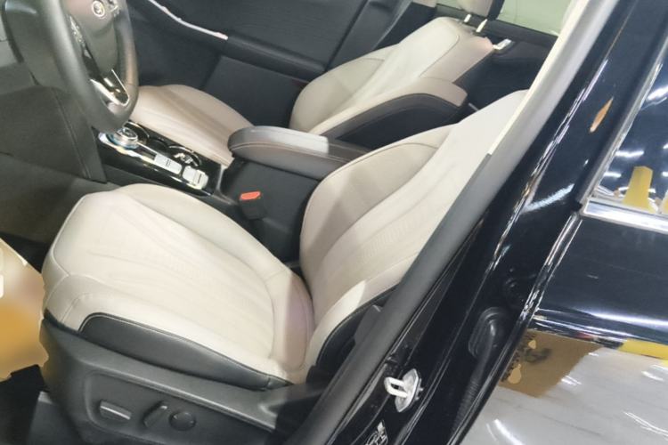 Used Ford Escape 2020 EcoBoost 245 Four-Wheel Drive Luxury Edition Left Front Seat