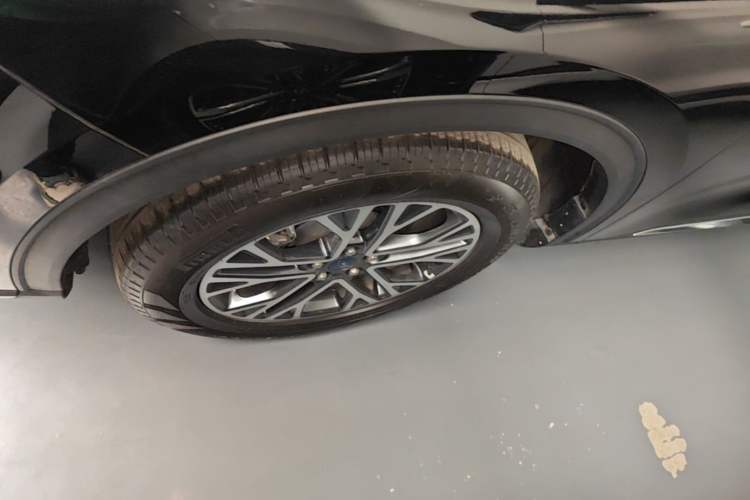 Used Ford Escape 2020 EcoBoost 245 Two-Wheel-Drive Titanium Edition Left Front Wheel Hub