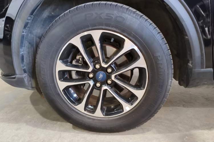 Used Ford Escape 2020 EcoBoost 245 Two-Wheel-Drive Comfort Edition Left Front Wheel Hub