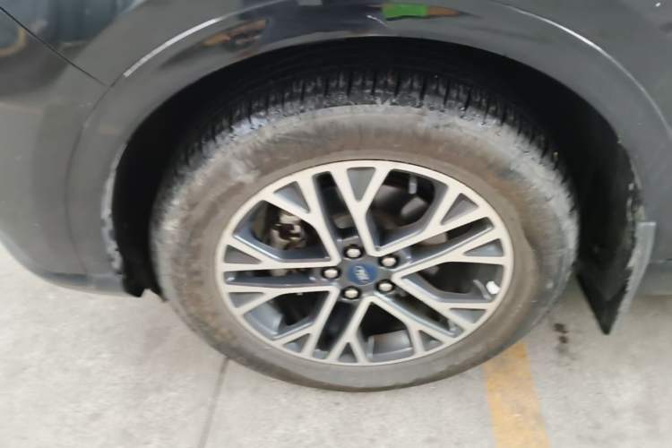 Used Ford Escape 2020 EcoBoost 245 Four-Wheel Drive Luxury Edition Left Front Wheel Hub