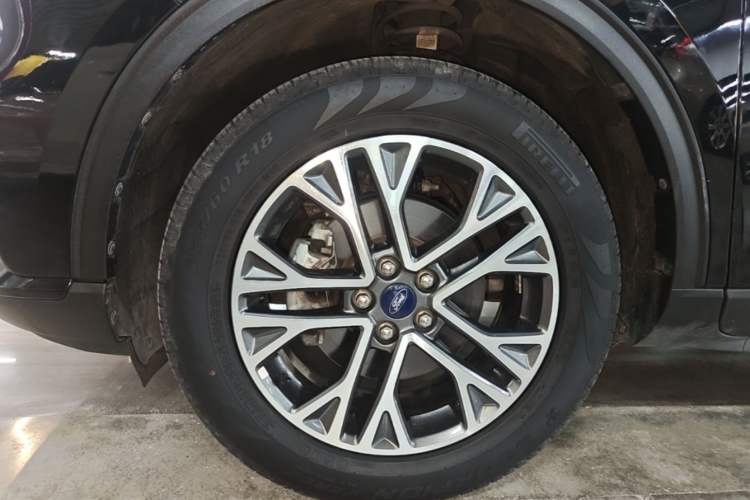 Used Ford Escape 2020 EcoBoost 245 Two-Wheel-Drive Titanium Edition Left Front Wheel Hub