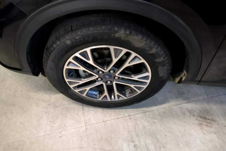 Used Ford Escape 2020 EcoBoost 245 Two-Wheel-Drive Titanium Edition Left Front Wheel Hub