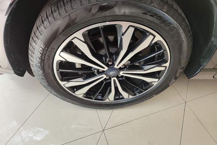 Used Ford Escape 2020 EcoBoost 245 Four-Wheel Drive ST-LINE Deluxe Edition Left Front Wheel Hub