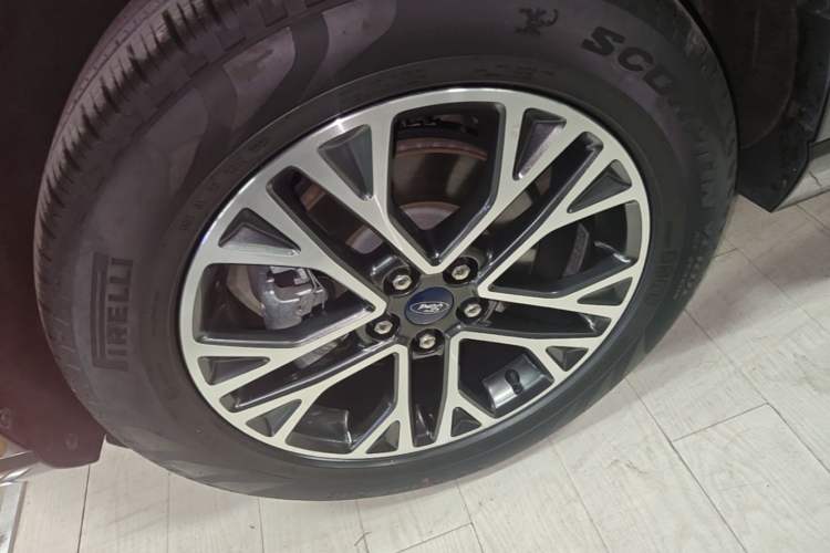 Used Ford Escape 2020 EcoBoost 245 Four-Wheel Drive Luxury Edition Left Front Wheel Hub
