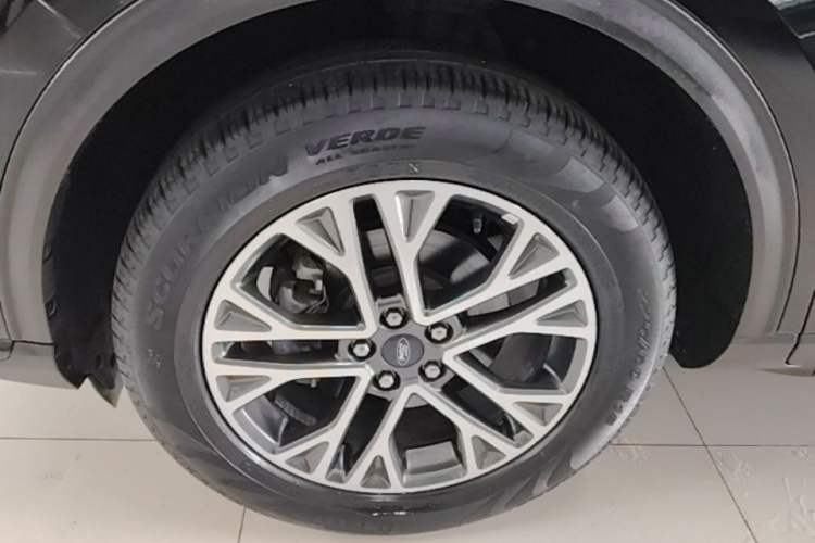 Used Ford Escape 2020 EcoBoost 245 Two-Wheel-Drive Titanium Edition Left Front Wheel Hub