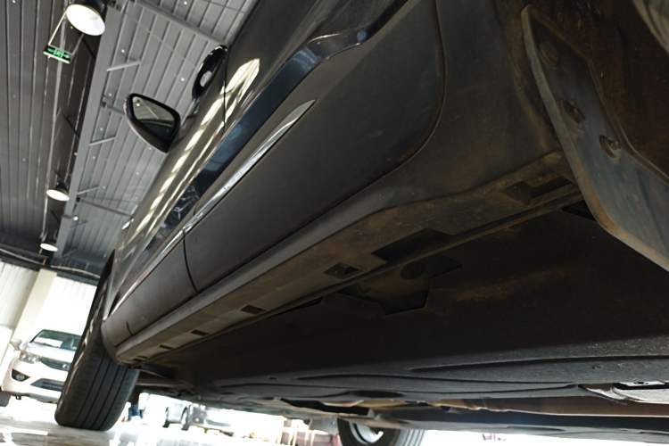 Used Ford Escape 2020 EcoBoost 245 Four-Wheel Drive Titanium Edition Left Side Sill