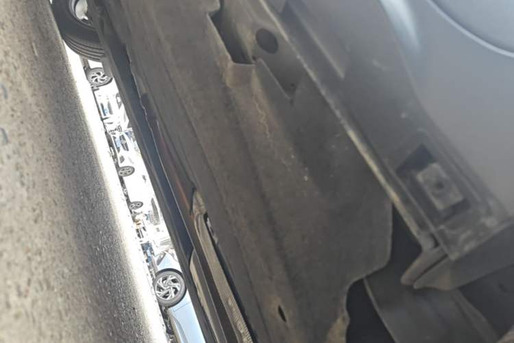 Used Ford Escape 2020 EcoBoost 245 Two-Wheel-Drive Titanium Edition Left Side Sill
