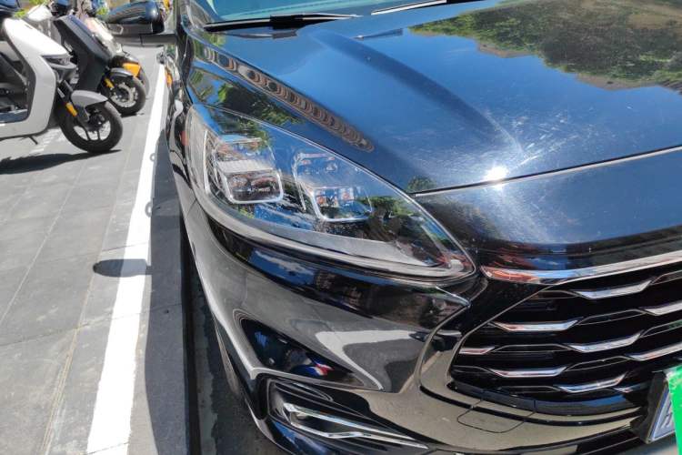 Used Ford Escape 2020 EcoBoost 245 Four-Wheel Drive Luxury Edition Right Front Headlight