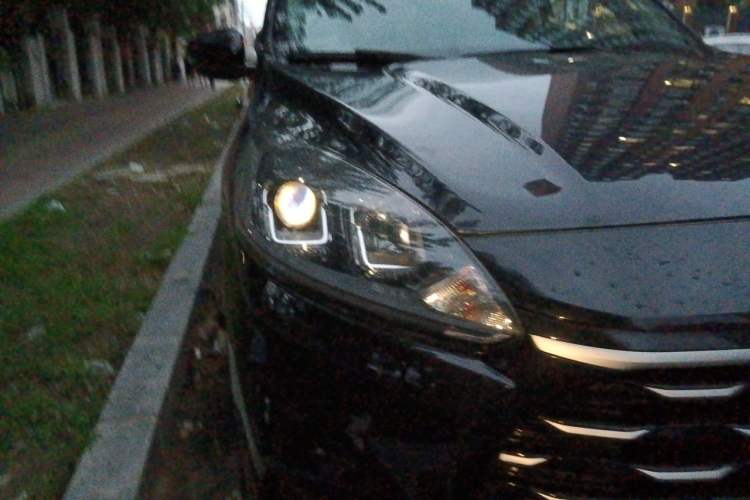Used Ford Escape 2020 EcoBoost 245 Two-Wheel-Drive Comfort Edition Right Front Headlight