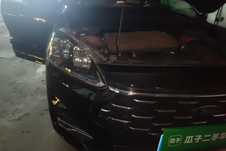 Used Ford Escape 2020 EcoBoost 245 Four-Wheel Drive Luxury Edition Right Front Headlight