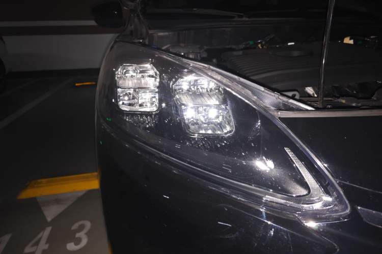 Used Ford Escape 2020 EcoBoost 245 Two-Wheel Drive Smart & Enjoyment Model Right Front Headlight