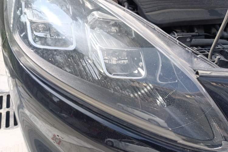 Used Ford Escape 2020 EcoBoost 245 Four-Wheel Drive Titanium Edition Right Front Headlight