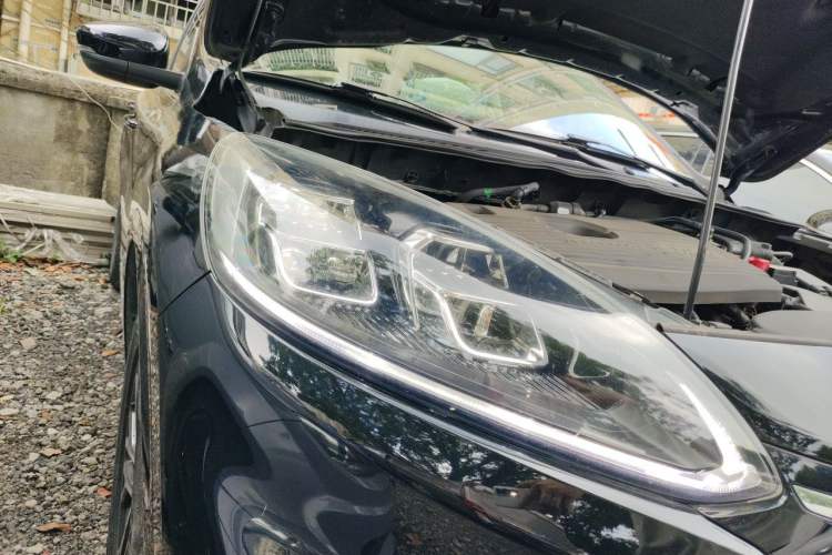 Used Ford Escape 2020 EcoBoost 245 Four-Wheel Drive Luxury Edition Right Front Headlight