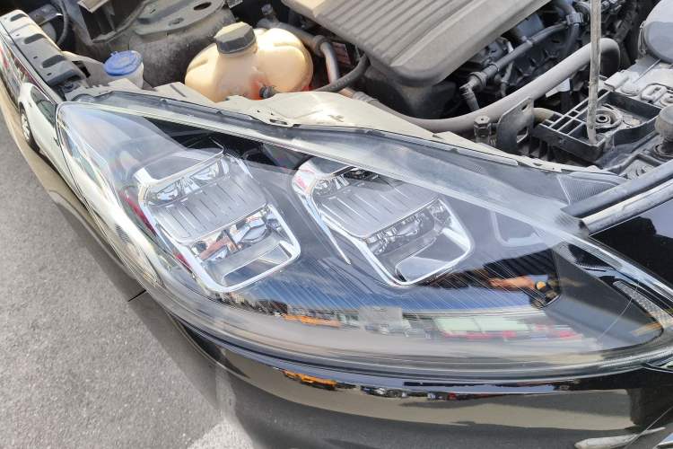 Used Ford Escape 2020 EcoBoost 245 Four-Wheel Drive Titanium Edition Right Front Headlight