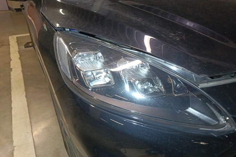 Used Ford Escape 2020 EcoBoost 245 Two-Wheel Drive Smart & Enjoyment Model Right Front Headlight