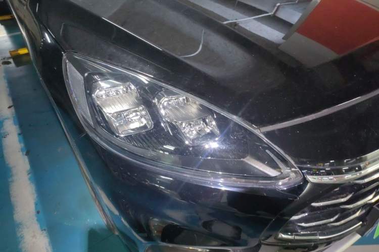 Used Ford Escape 2020 EcoBoost 245 Two-Wheel Drive Smart & Enjoyment Model Right Front Headlight