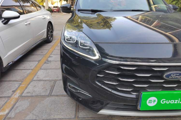 Used Ford Escape 2020 EcoBoost 245 Four-Wheel Drive Titanium Edition Right Front Headlight